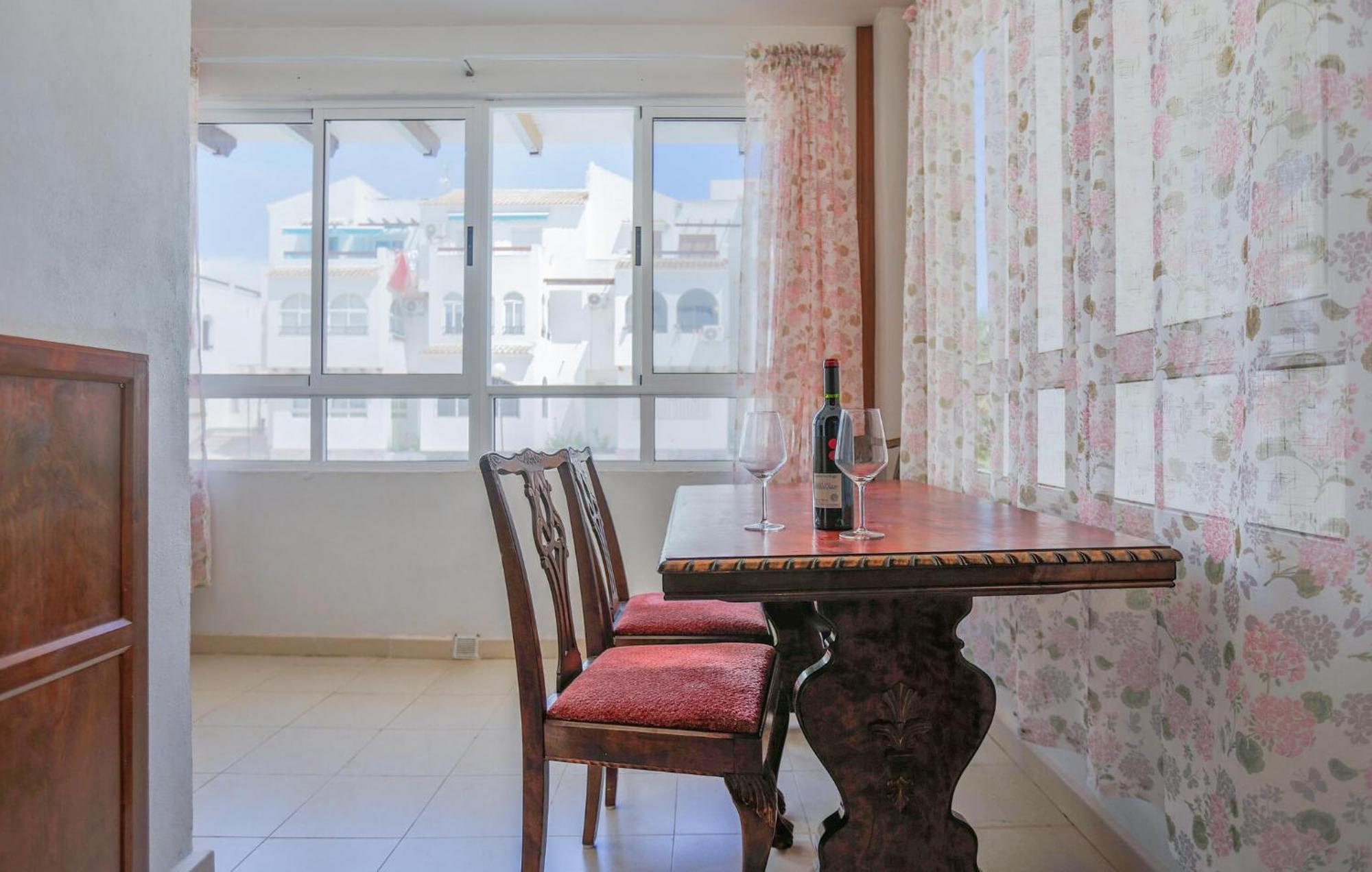 Beautiful Apartment In Torrevieja With Kitchen Exterior foto